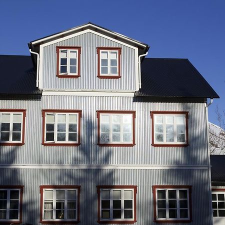 Gamli Skolinn Husavik Bagian luar foto
