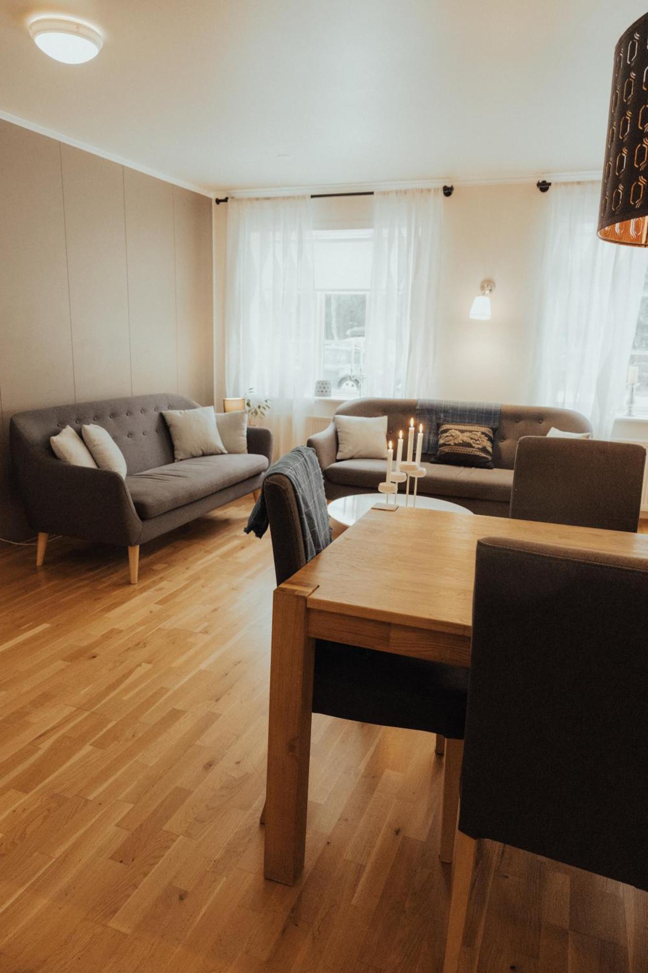 Gamli Skolinn Husavik Bagian luar foto