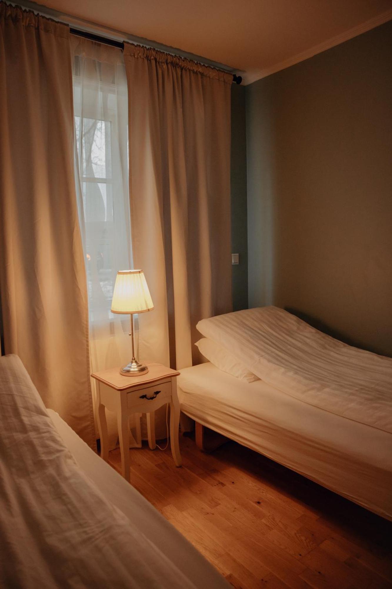 Gamli Skolinn Husavik Bagian luar foto